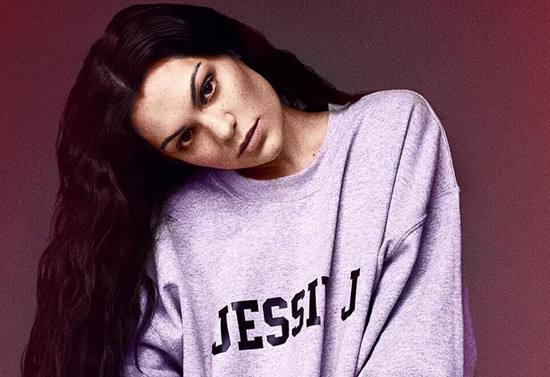 Jessie J曝光中国乘客飞机上开外放,手机解禁问题引起民众热议