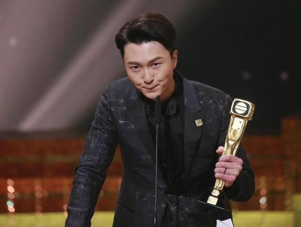 TVB台庆颁奖爆冷!暖男王浩信战胜天然呆马国明