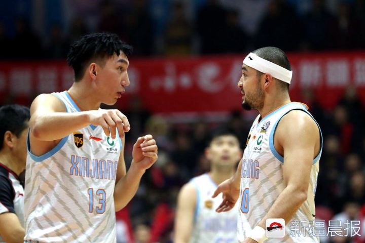 亚当斯突破无解,新疆男篮主场大胜同曦