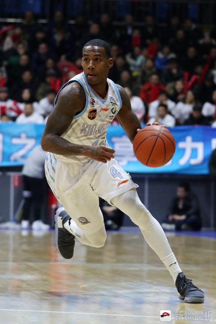 亚当斯突破 无解 ,新疆男篮主场大胜同曦