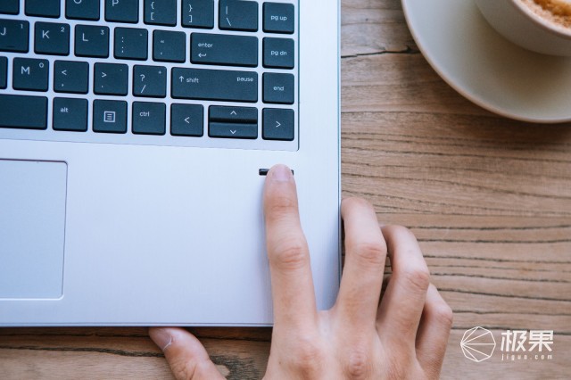 史上最虐心评测!轻薄本硬扛-20℃/500℃温差,够你用一辈子 史上最虐心评测!轻薄本硬扛-20℃/500℃温差,够你用一辈子