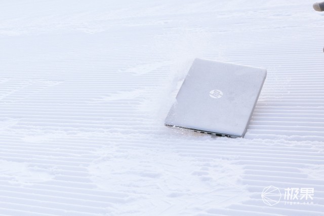 史上最虐心评测!轻薄本硬扛-20℃/500℃温差,够你用一辈子 史上最虐心评测!轻薄本硬扛-20℃/500℃温差,够你用一辈子
