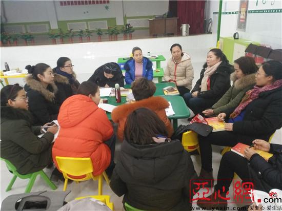 教师西来表示在今天又学习了扶贫资助政策,在今后的民族团结一家亲,三进两联一交友活动中,要认真地给家长宣传相关政策,同时我们要感恩党,认真努力地工作,教育好幼儿,让幼儿快乐茁壮成长。
