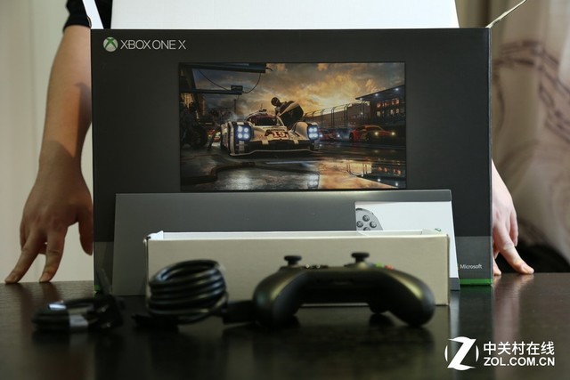 地表最强！XBox one X游戏机国行版开箱 