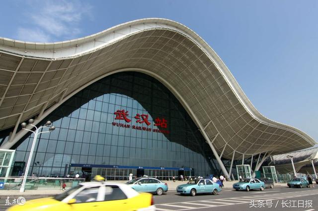 受雨雪影响,武汉各火车站百趟高铁动车普列停运 受雨雪影响,武汉各火车站百趟高铁动车普列停运