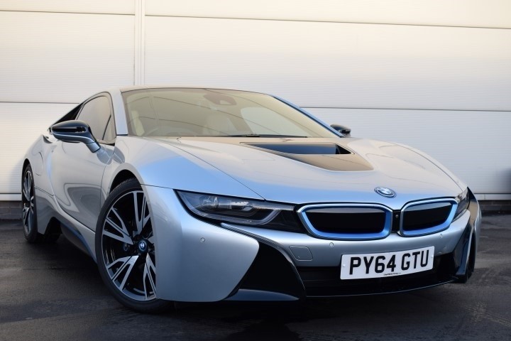 wayne-rooney-selling-the-bmw-i8-that-s-now-useless-to-him_5.jpeg