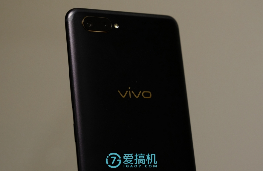 开创新时代 vivo X20Plus 屏幕指纹版上手玩