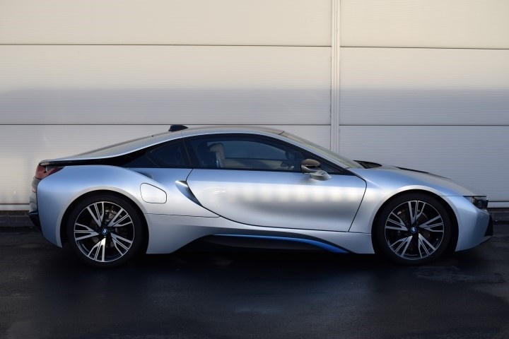 wayne-rooney-sells-the-bmw-i8-that-s-now-useless-to-him-122904_1.jpeg