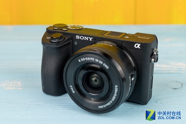 小钢炮的较量 佳能77D对比索尼A6500 