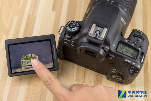 小钢炮的较量 佳能77D对比索尼A6500 