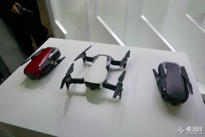 大疆Mavic Air真机上手:Air轻便一些 Pro持久一