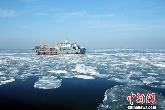 海冰给附近渔业捕捞,海水养殖,海上交通运输带来不利影响 李鑫隆 摄