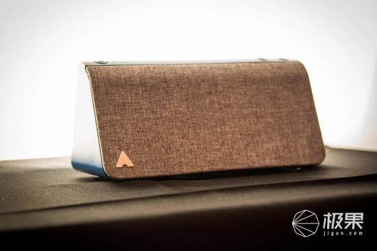 带防盗功能的智能音箱！能模拟人影和情景噪声