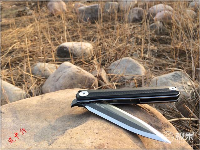 能折叠的迷你“宝剑”，锋芒尽显锋利岂止一面—时代C05双刃折刀评测|视频