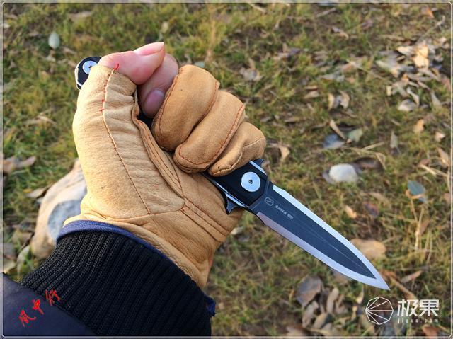 能折叠的迷你“宝剑”，锋芒尽显锋利岂止一面—时代C05双刃折刀评测|视频