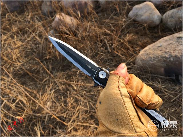 能折叠的迷你“宝剑”，锋芒尽显锋利岂止一面—时代C05双刃折刀评测|视频