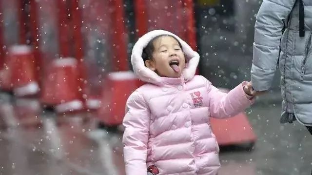 怕孩子玩雪感冒？“冻一冻“更健康