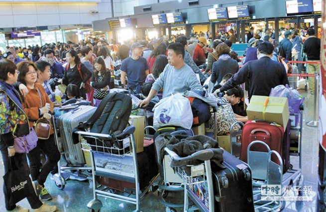 台媒：蔡当局砍176班春节加班机 台湾旅游业损失9亿