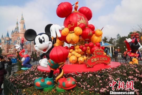 上海迪士尼澄清“天价插队费”：尊享服务非中国首创