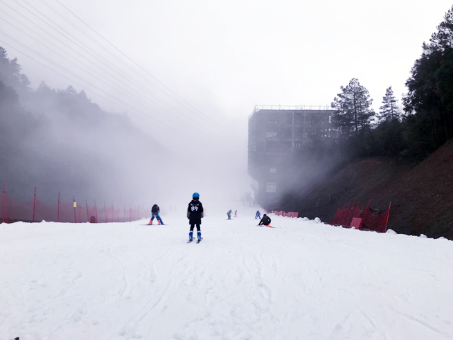 万盛奥陶纪景区 重庆滑雪 免费滑雪
