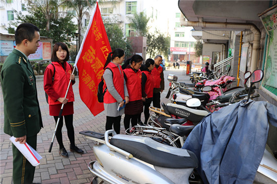 红土消防义警深入大街小巷开展火灾隐患排查