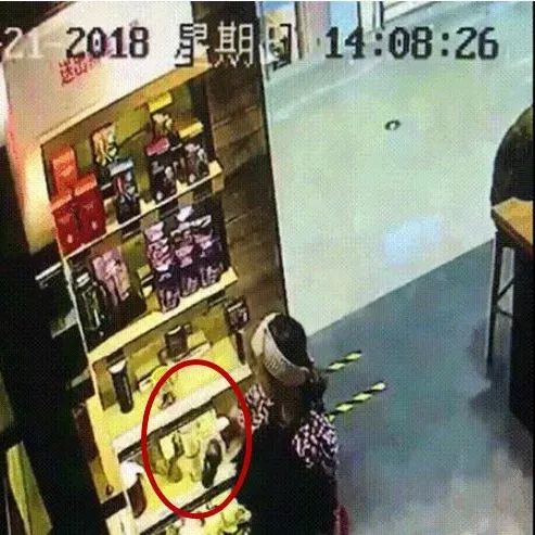 家有两辆路虎 女子却偷遍杭州商场的星巴克杯子！