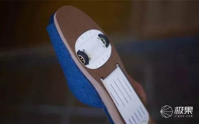 日产搞出黑科技旅馆!让拖鞋,茶几都会自动驾驶 日产搞出黑科技旅馆!让拖鞋,茶几都会自动驾驶