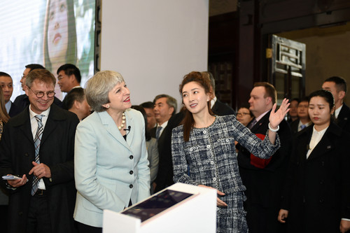 外媒：中英总理会晤看好合作潜力 促“黄金时代”开新局