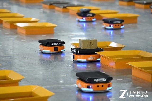 北京邮政 萌系列智能运输机器人上线