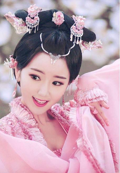 7位古装粉衣美人,鞠婧祎碾压关晓彤,杨颖娇俏