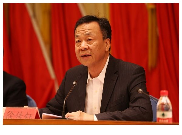 经理,总会计师徐国建,山航股份公司安全总监周宁分别代表公司作了服务