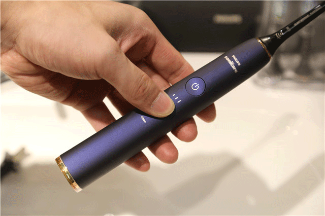 看得见的洁齿体验 飞利浦钻石亮白智能声波震动牙刷 