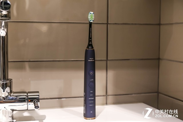 看得见的洁齿体验 飞利浦钻石亮白智能声波震动牙刷 