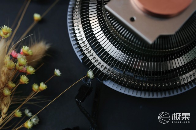 身材小巧却散热强，RGB灯效堪比蹦迪闪光灯—酷冷至尊G100MRGB风冷散热器评测