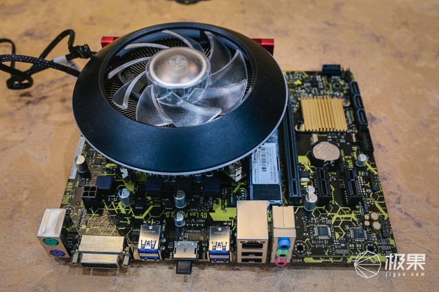 身材小巧却散热强，RGB灯效堪比蹦迪闪光灯—酷冷至尊G100MRGB风冷散热器评测