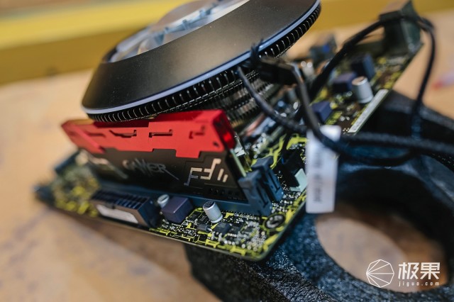 身材小巧却散热强，RGB灯效堪比蹦迪闪光灯—酷冷至尊G100MRGB风冷散热器评测