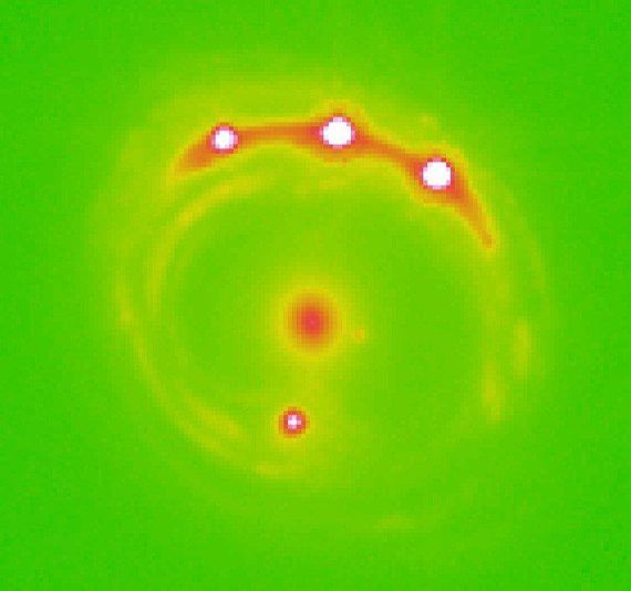 科学家使用引力微透镜技术首次发现银河系外行星