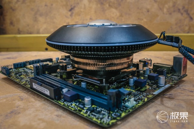 身材小巧却散热强，RGB灯效堪比蹦迪闪光灯—酷冷至尊G100MRGB风冷散热器评测