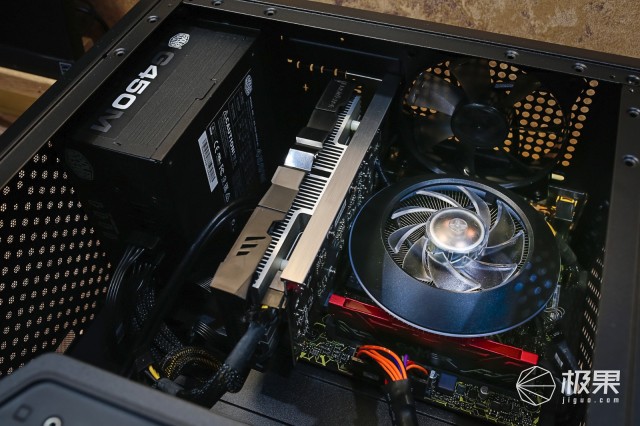 身材小巧却散热强，RGB灯效堪比蹦迪闪光灯—酷冷至尊G100MRGB风冷散热器评测