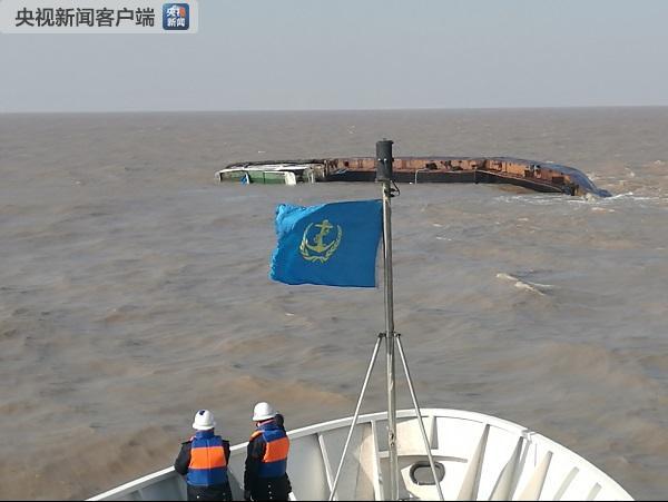 江苏燕尾港东海域一货轮沉没 3人获救3人失踪