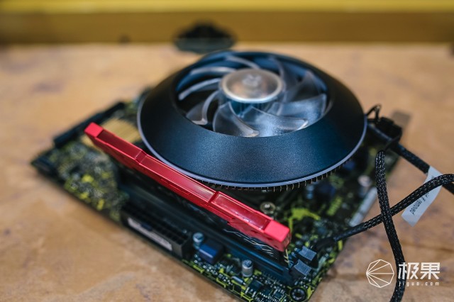 身材小巧却散热强，RGB灯效堪比蹦迪闪光灯—酷冷至尊G100MRGB风冷散热器评测