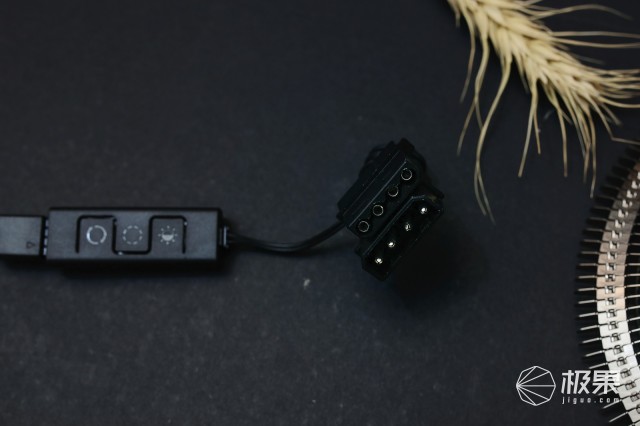 身材小巧却散热强，RGB灯效堪比蹦迪闪光灯—酷冷至尊G100MRGB风冷散热器评测