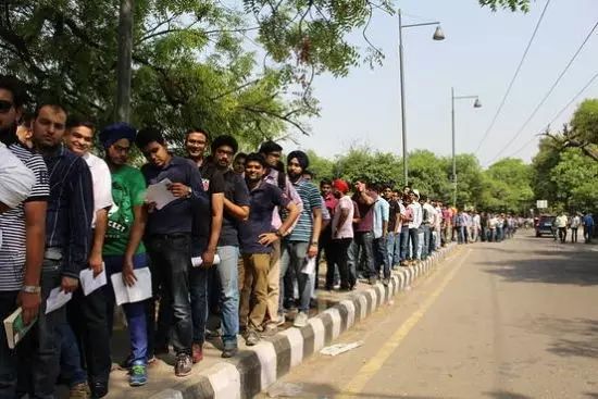 中国人不抢马桶盖了，日本人却抢起了华为手机！