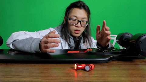 滑板大神搞了个新玩具,打开箱子我和摄像都愣住了.