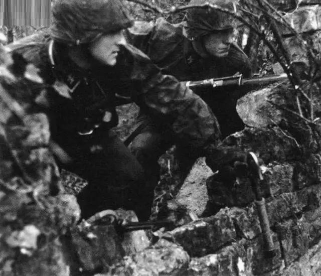 拼刺刀看谁拼的好 D1ADC877903A086924CF1188B1EB265848003205_size61_w640_h550.jpeg