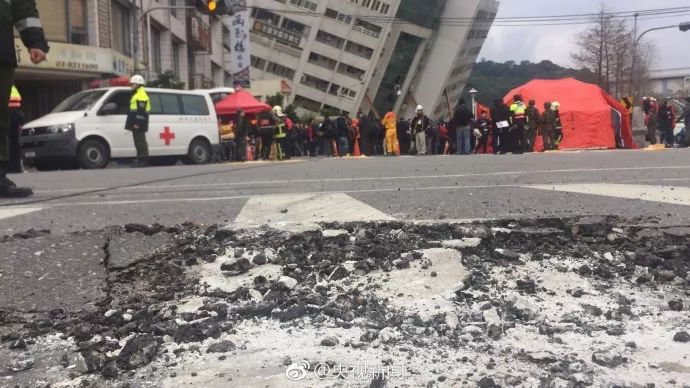 偷拍邻居熟女洗澡