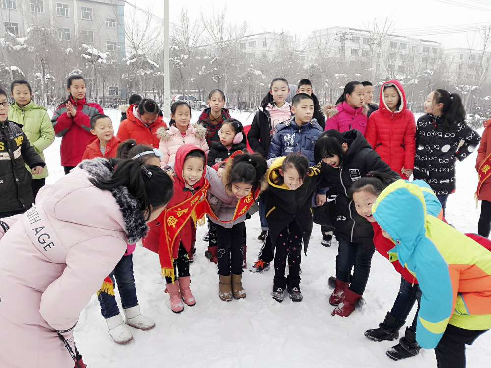 "缤纷冬日"堆雪人,打雪仗 快乐过寒假