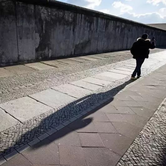 回顾 | 柏林墙倒塌10316天：昔日的“无人区”，如今的——