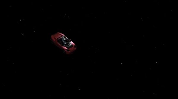 马斯克秀特斯拉跑车进太空图片：霸气的人类地球制造