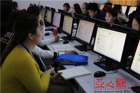 新疆加快教育现代化 努力提升教师业务技能